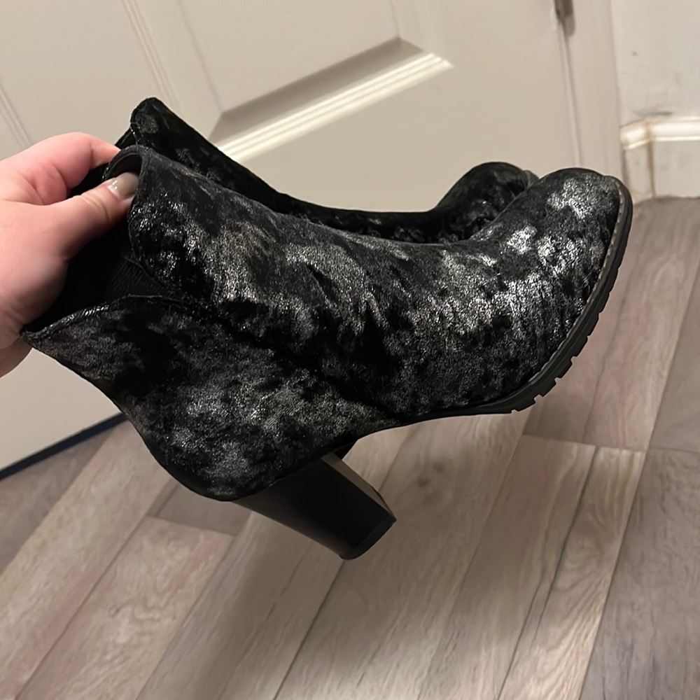 Crushed Velvet Ankle Boots 🖤